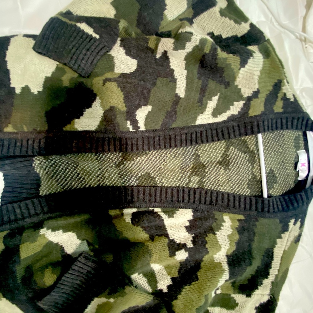 Camouflage cover up /worn twice